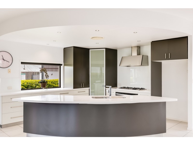 97 Spring Street, Middle Ridge QLD 4350