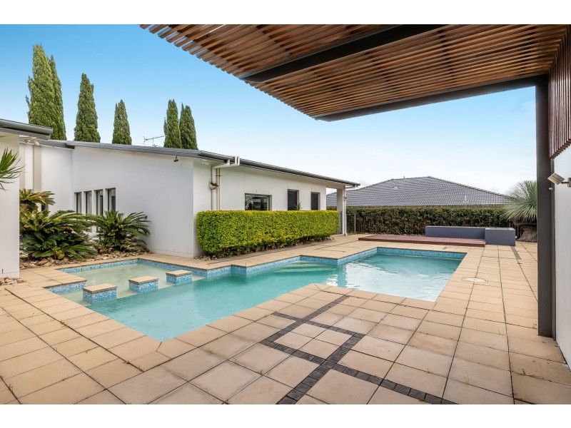 97 Spring Street, Middle Ridge QLD 4350