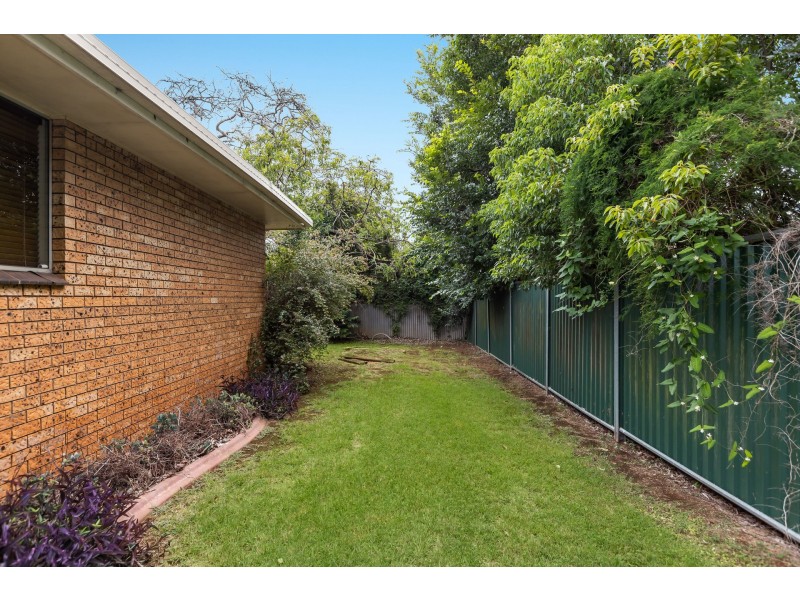 3/100a Holberton Street, Newtown QLD 4350