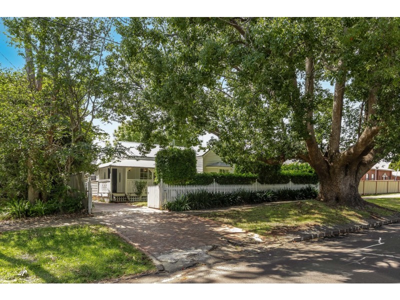 258 Geddes Street, Centenary Heights QLD 4350