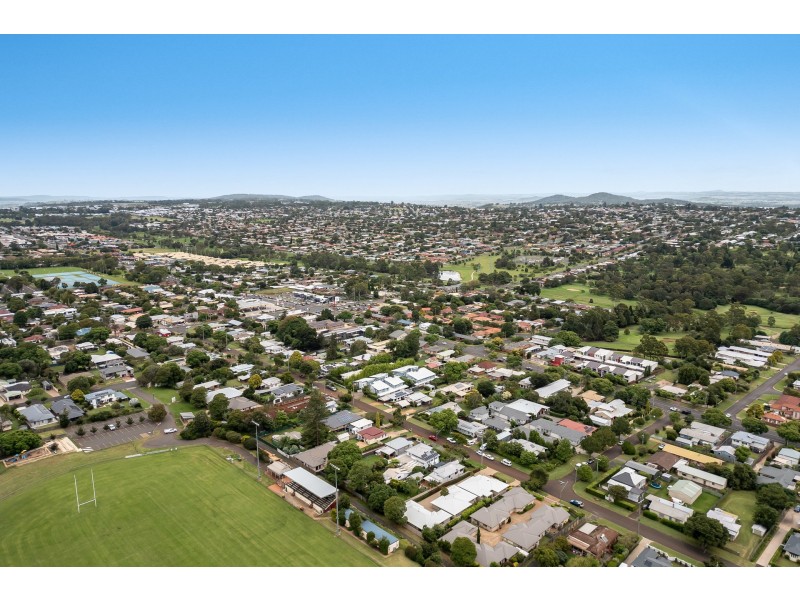 2/30 Haig Street, South Toowoomba QLD 4350