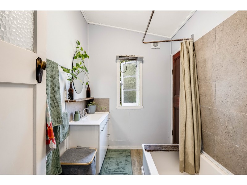 279 James Street, Newtown QLD 4350