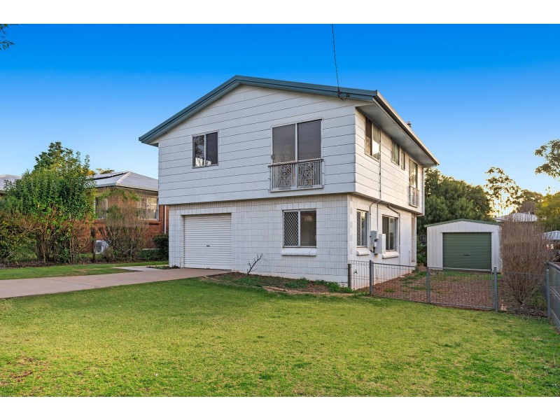 53 Hillview Avenue, Newtown QLD 4350