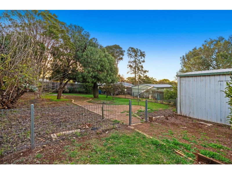 53 Hillview Avenue, Newtown QLD 4350