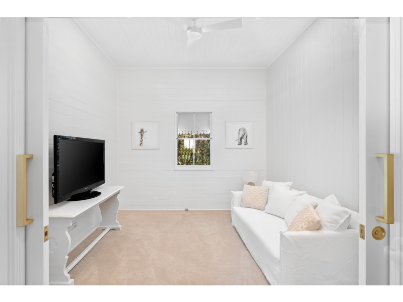 6 Trevethan Street, Mount Lofty QLD 4350