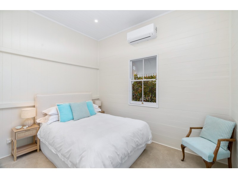 6 Trevethan Street, Mount Lofty QLD 4350
