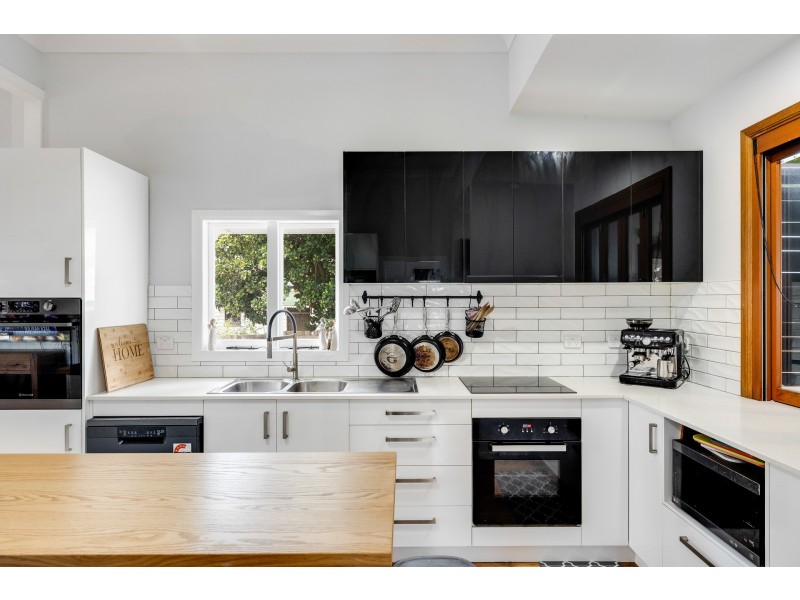 8 Edith Street, Newtown QLD 4350