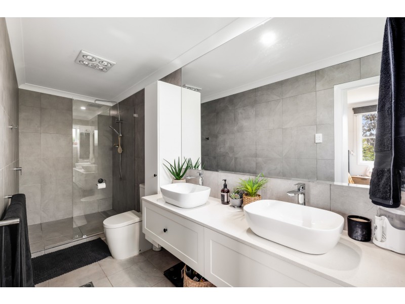 8 Edith Street, Newtown QLD 4350