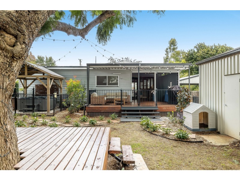 8 Edith Street, Newtown QLD 4350