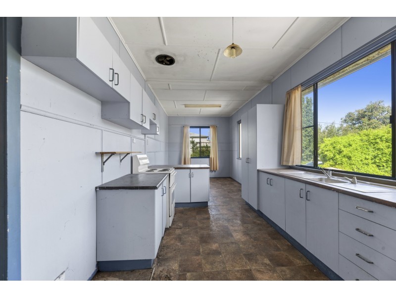 1 Kenilworth Street, North Toowoomba QLD 4350