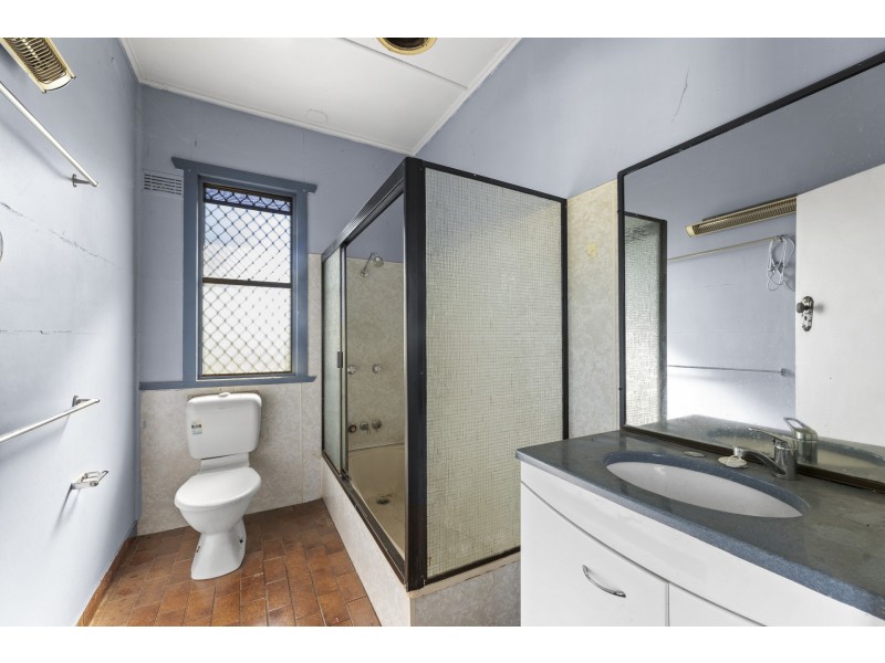 1 Kenilworth Street, North Toowoomba QLD 4350