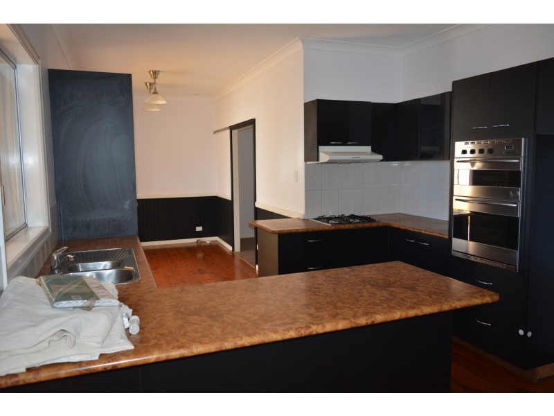 299 South Street, Harristown QLD 4350