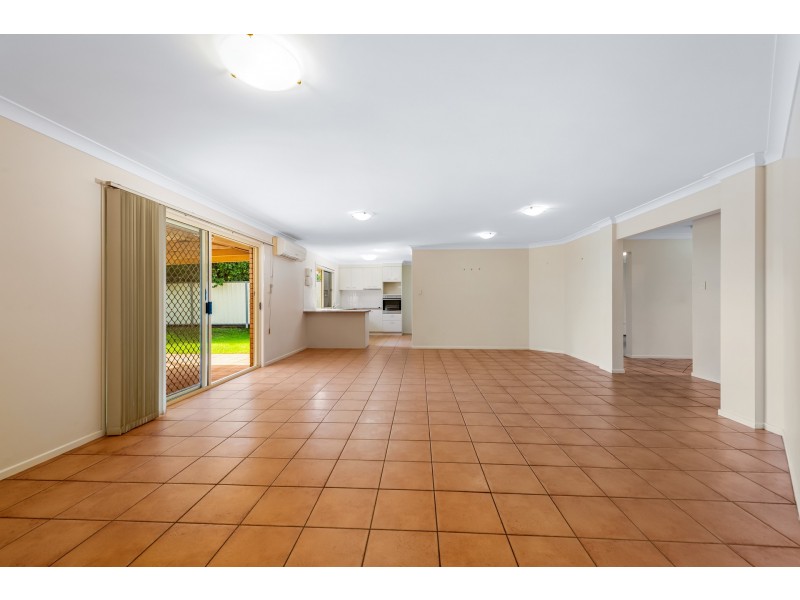 19 Chelwyn Street, Middle Ridge QLD 4350