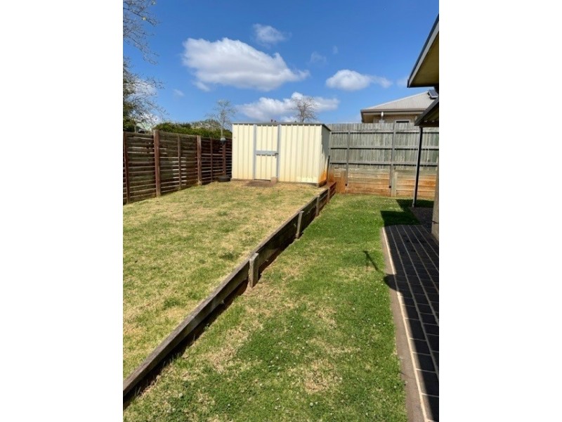 1/200 Stenner Street, Middle Ridge QLD 4350