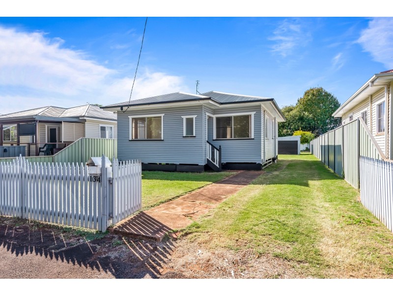 134 Holberton Street, Newtown QLD 4350