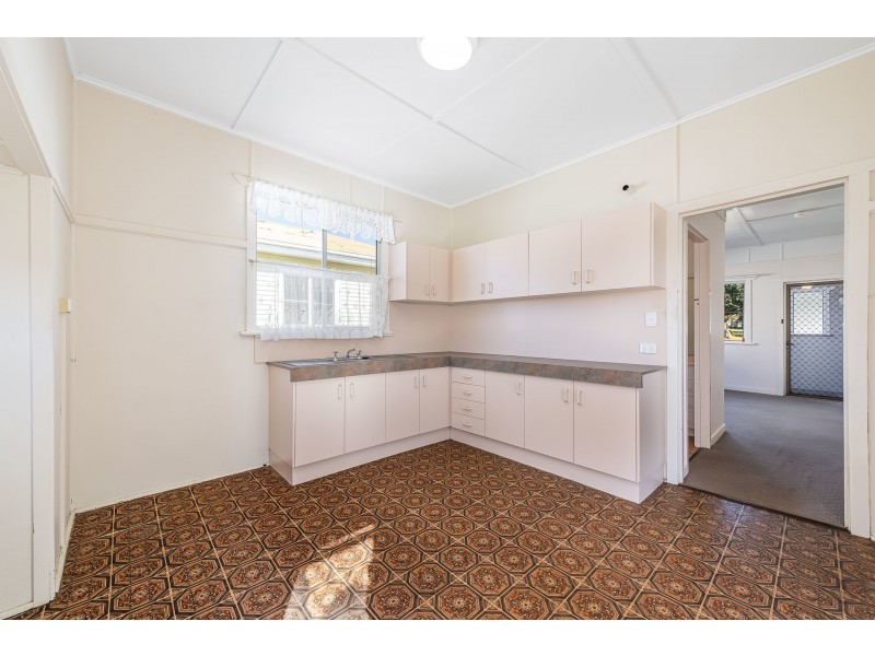 134 Holberton Street, Newtown QLD 4350
