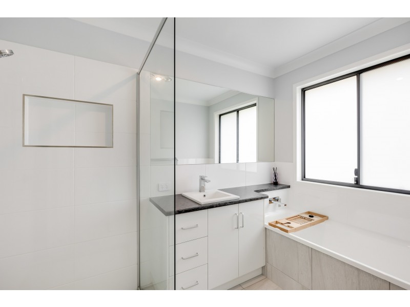 14 Whitewood Way, Cotswold Hills QLD 4350