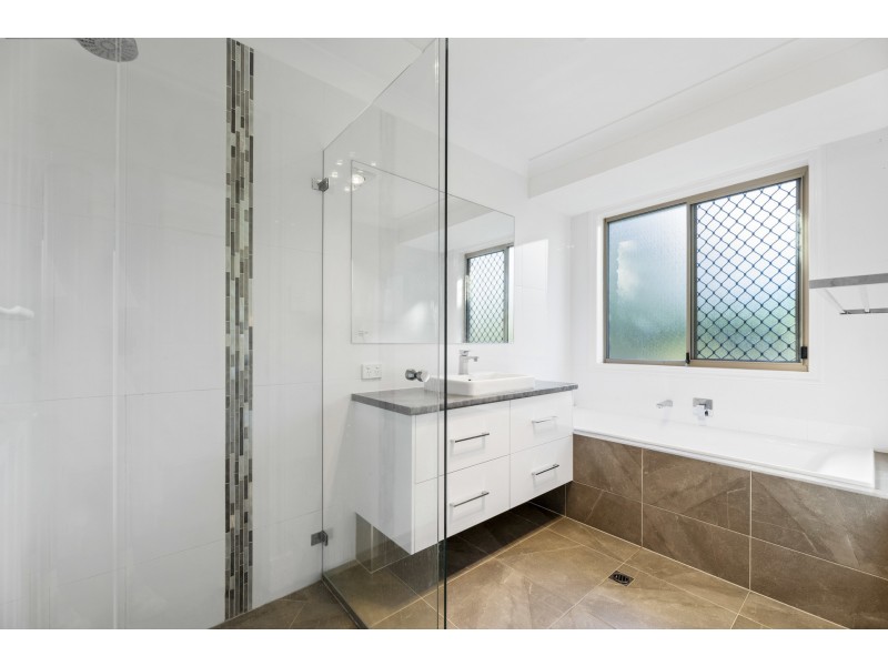 11 Pendoma Drive, Hodgson Vale QLD 4352