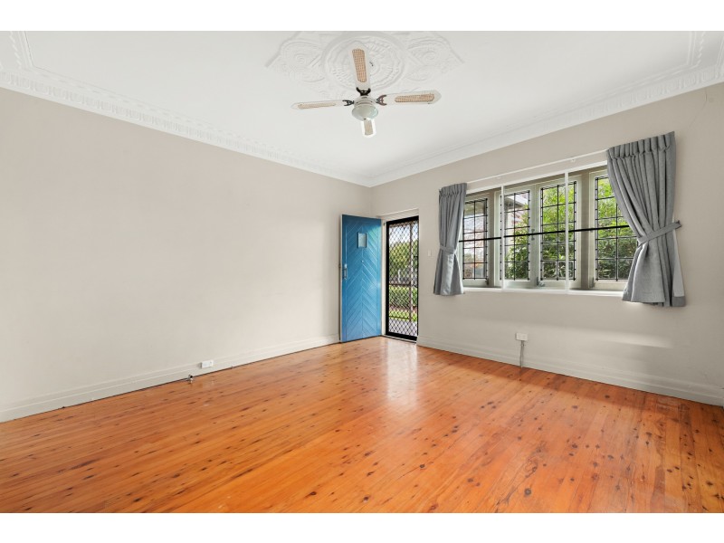 352 South Street, Harristown QLD 4350