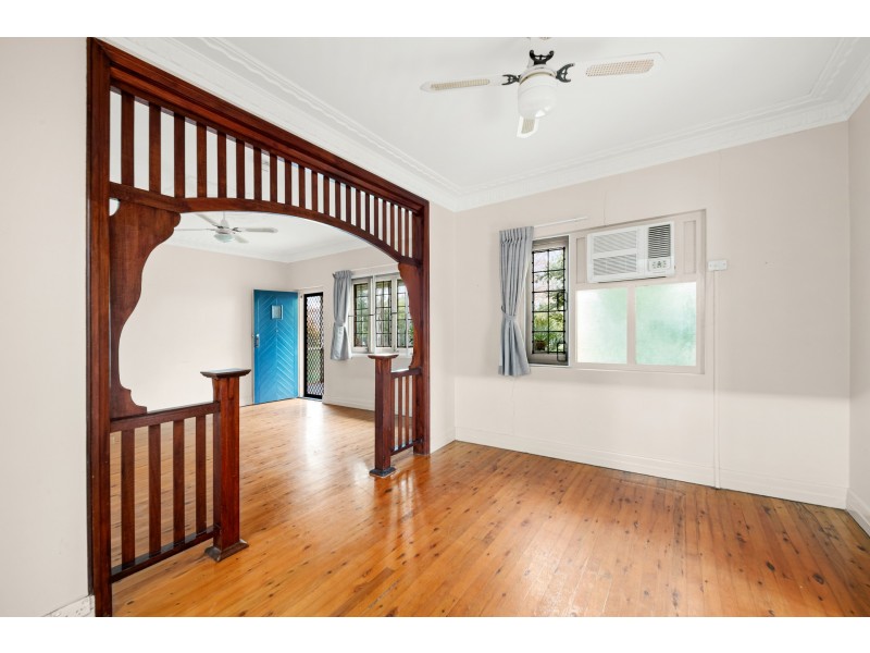 352 South Street, Harristown QLD 4350