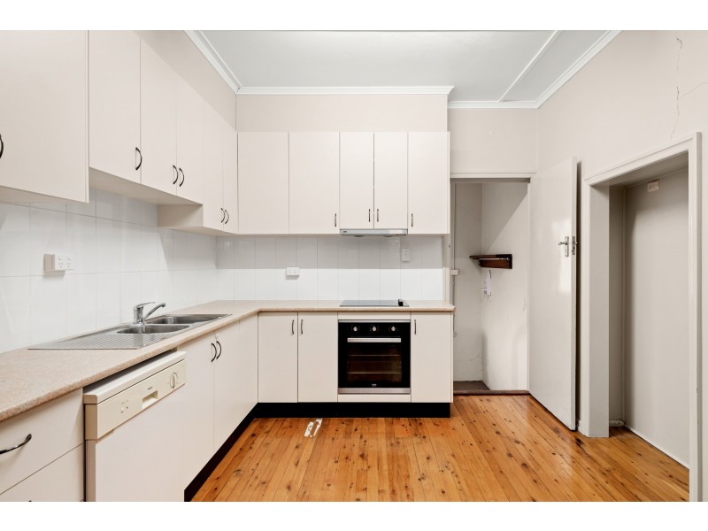 352 South Street, Harristown QLD 4350