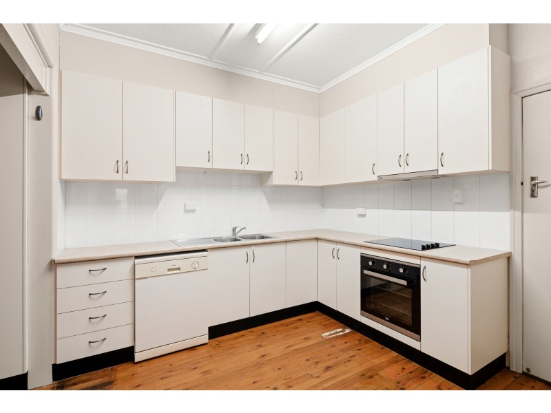 352 South Street, Harristown QLD 4350