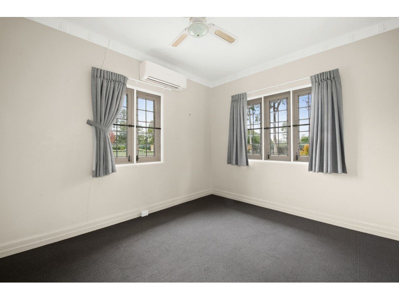 352 South Street, Harristown QLD 4350