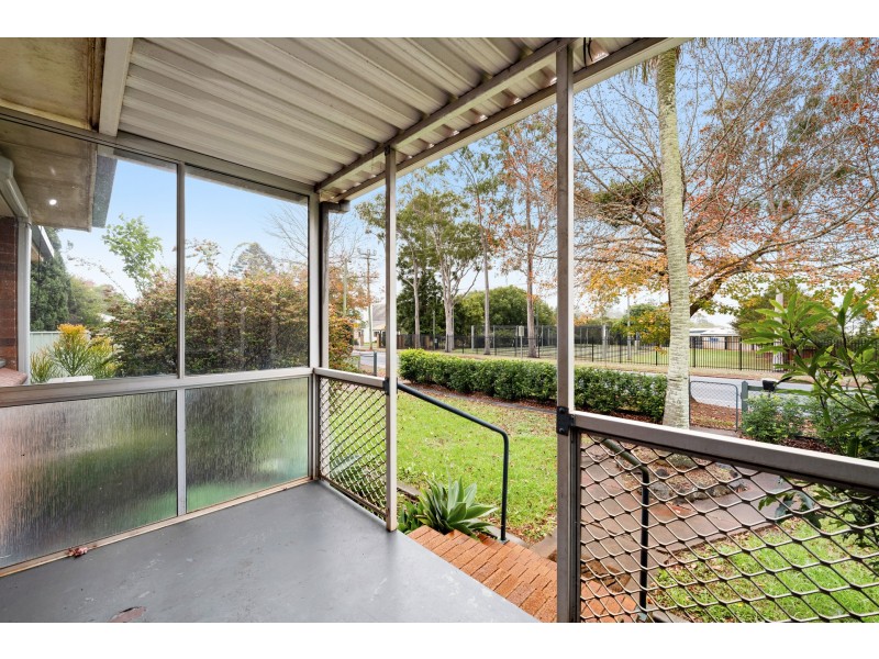 352 South Street, Harristown QLD 4350