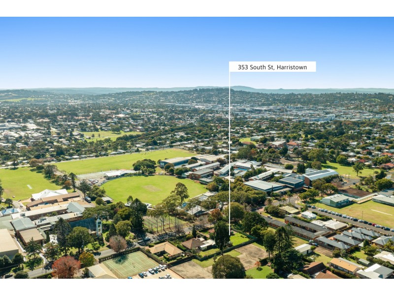 352 South Street, Harristown QLD 4350