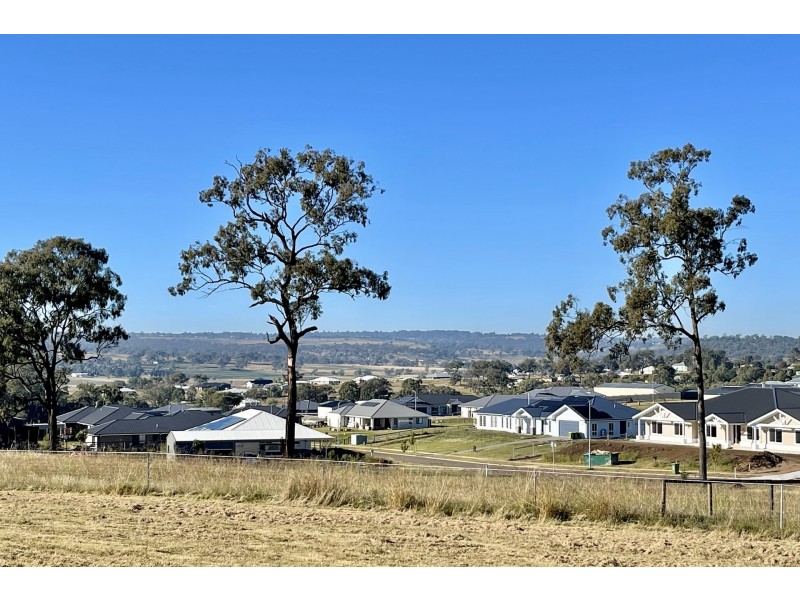 3 Seniah Court, Meringandan West QLD 4352