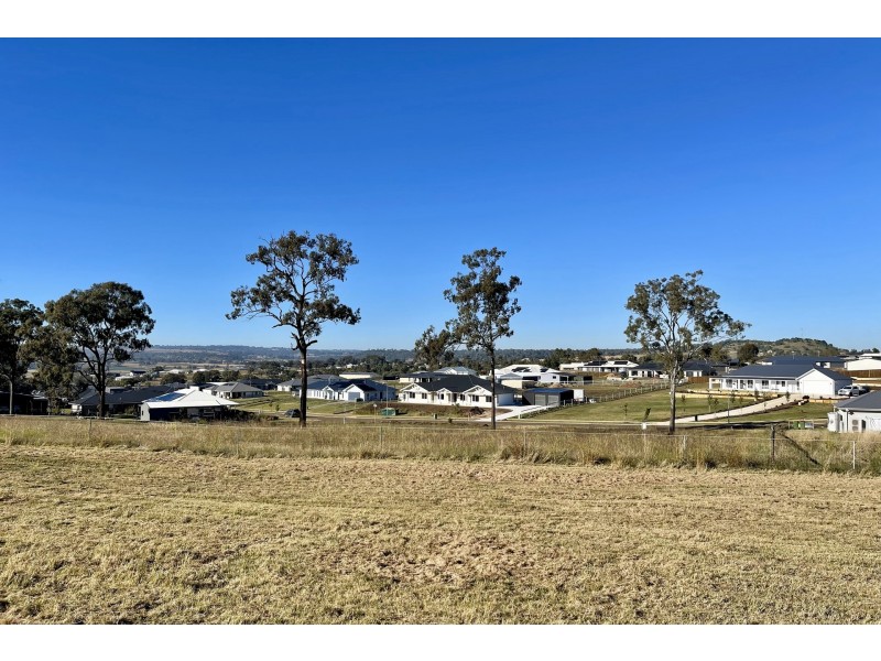 3 Seniah Court, Meringandan West QLD 4352