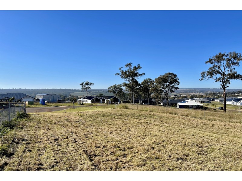 3 Seniah Court, Meringandan West QLD 4352