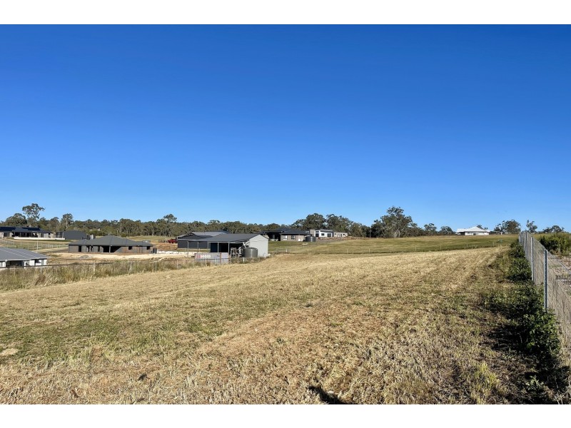 3 Seniah Court, Meringandan West QLD 4352