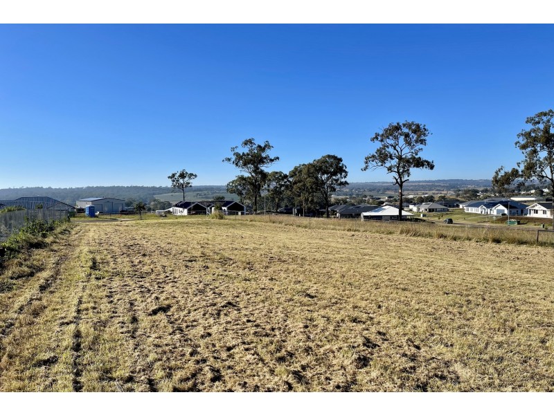 3 Seniah Court, Meringandan West QLD 4352