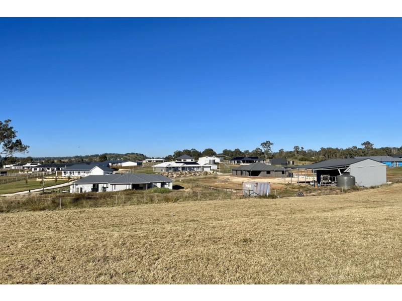 3 Seniah Court, Meringandan West QLD 4352