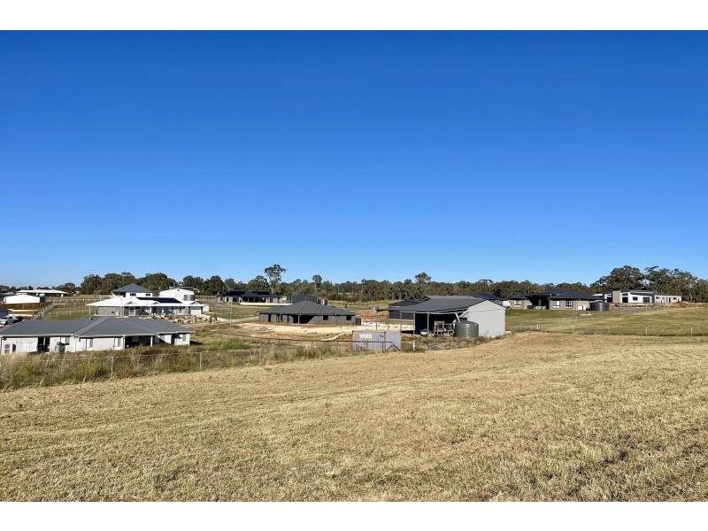 3 Seniah Court, Meringandan West QLD 4352