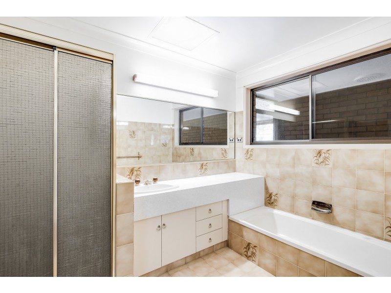 2 Glen Court, Glenvale QLD 4350