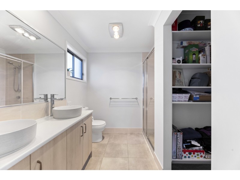 14 Dawn Drive, Glenvale QLD 4350