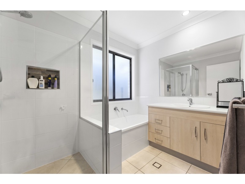 14 Dawn Drive, Glenvale QLD 4350