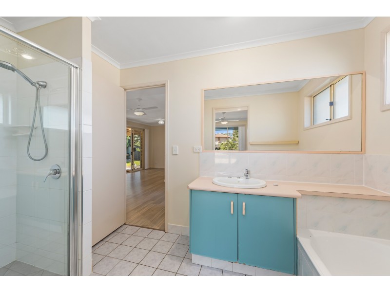 4 Lysanda Close, Wilsonton QLD 4350