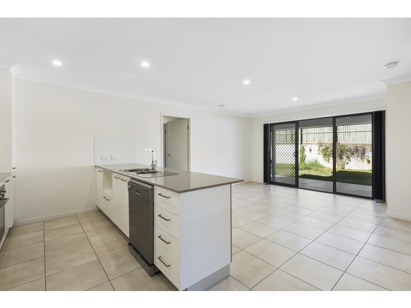 2/12 Serengetti Street, Harristown QLD 4350