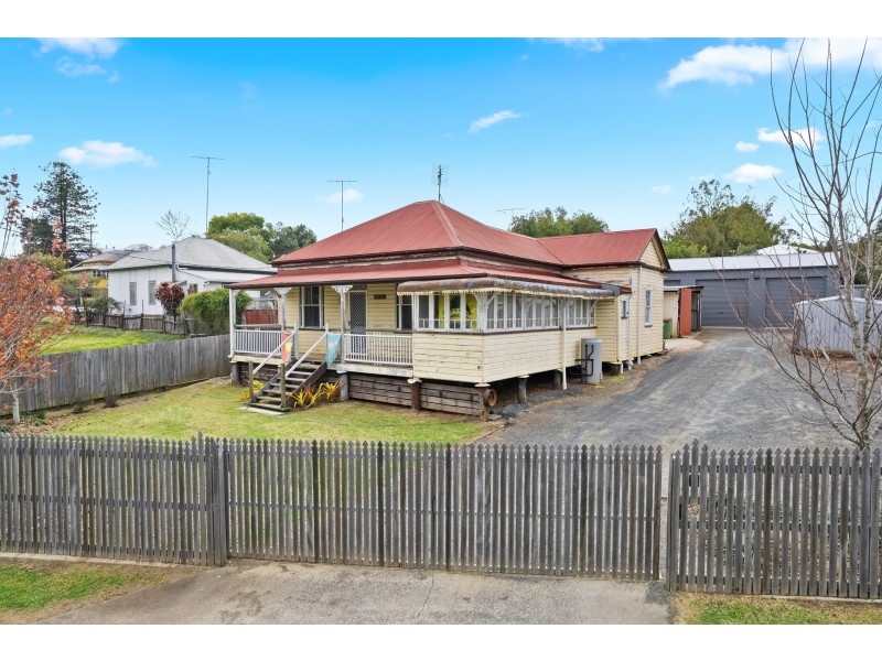 16 Gordon Street, North Toowoomba QLD 4350