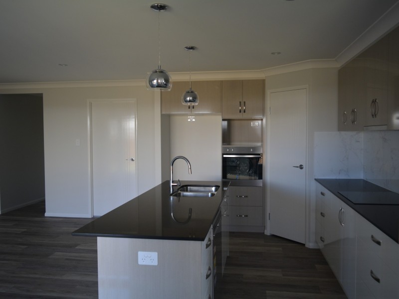 7 Madrid Court, Glenvale QLD 4350