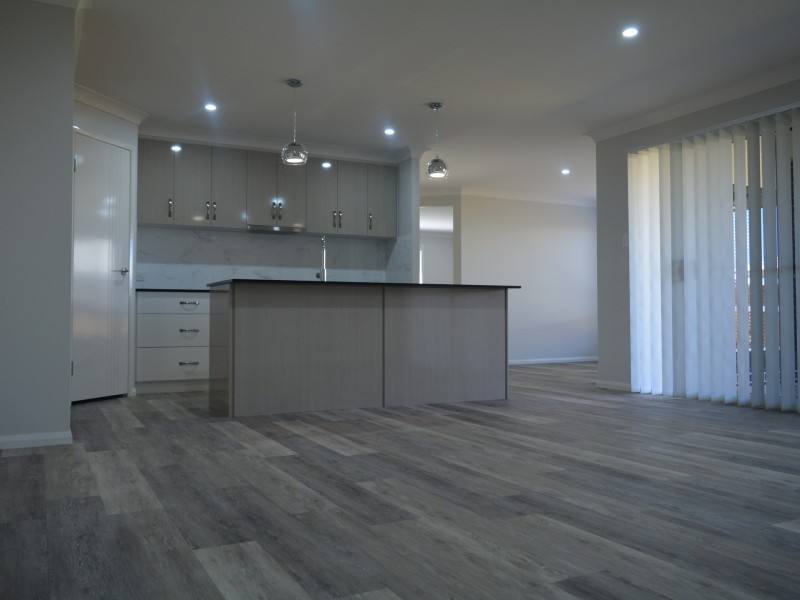 7 Madrid Court, Glenvale QLD 4350