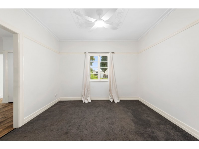 11 Second Avenue, Harristown QLD 4350