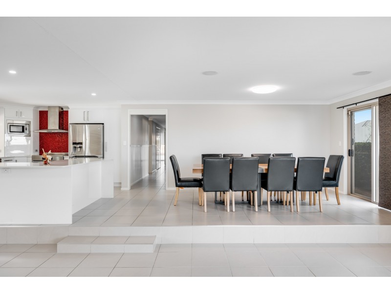 18 Handley Drive, Westbrook QLD 4350