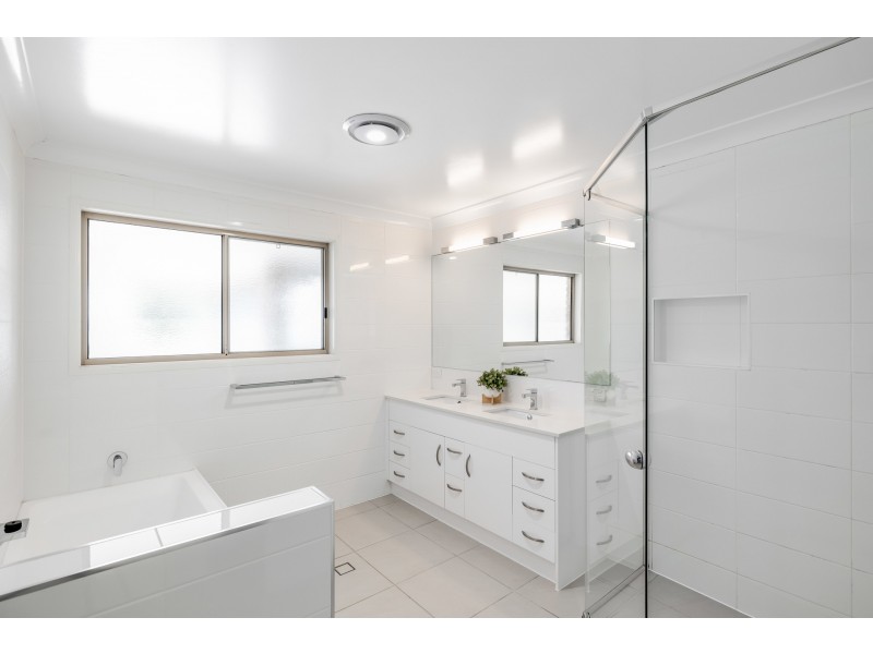 18 Handley Drive, Westbrook QLD 4350