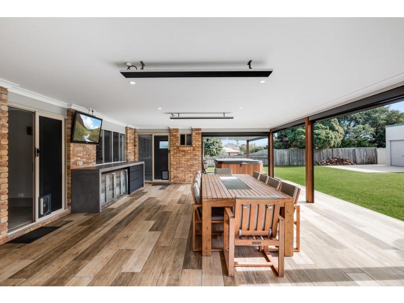 18 Handley Drive, Westbrook QLD 4350