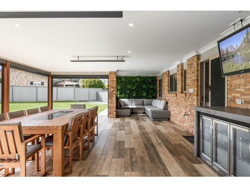 18 Handley Drive, Westbrook QLD 4350