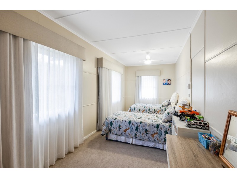 354 South Street, Harristown QLD 4350